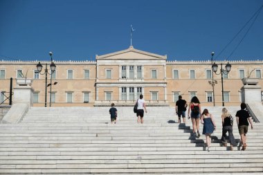 Yunanistan 'ın Atina şehir merkezindeki Syntagma Meydanı' nda 11 Ağustos 2020 'de yaya yürüyüşü