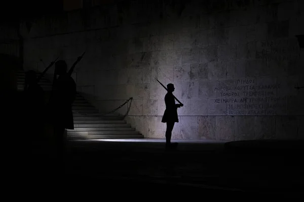 Guarda Presidencial Grega Monumento Soldado Desconhecido Frente Edifício Parlamento Atenas — Fotografia de Stock