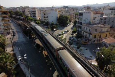 Yunanistan 'ın başkenti Atina' da 4 Ağustos 2020 'de bir Elektrik Demiryolu yola çıktı