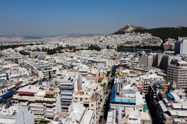 İkonik Lycabettus Tepesi ve Atina şehrinin 4 Ağustos 2020 'deki insansız hava aracı görüntüleri