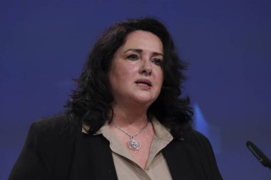 Brüksel, Belçika. 18 Eylül 2020. Başkan Yardımcısı Vera JOUROVA ve Komisyon Üyesi Helena DALLI 'nin AB' nin ırkçılık Karşıtı Eylem Planı konulu basın toplantısı.