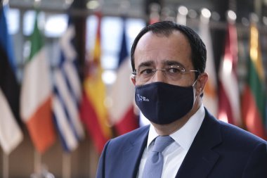 Brüksel, Belçika. 21 Eylül 2020. Kıbrıs Rum Dışişleri Bakanı Nikos Hristodoulides, AB dışişleri bakanlarının Avrupa Konseyi binasına yaptıkları toplantıya katılmak üzere geldi..