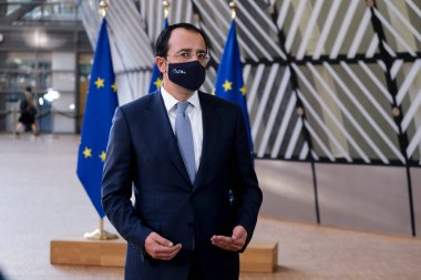 Brüksel, Belçika. 21 Eylül 2020. Kıbrıs Rum Dışişleri Bakanı Nikos Hristodoulides, AB dışişleri bakanlarının Avrupa Konseyi binasına yaptıkları toplantıya katılmak üzere geldi..