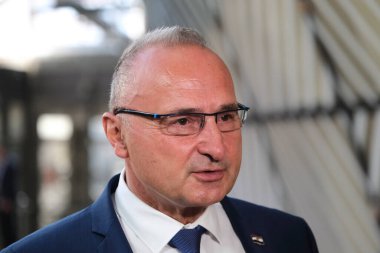 Brüksel, Belçika. 21 Eylül 2020. Hırvatistan Dışişleri ve Avrupa İşleri Bakanı Gordan Grliç-Radman, AB dışişleri bakanlarının Avrupa Konseyi binasına yaptıkları toplantıya katılmak üzere geldi.