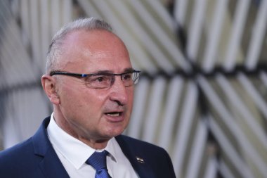Brüksel, Belçika. 21 Eylül 2020. Hırvatistan Dışişleri ve Avrupa İşleri Bakanı Gordan Grliç-Radman, AB dışişleri bakanlarının Avrupa Konseyi binasına yaptıkları toplantıya katılmak üzere geldi.