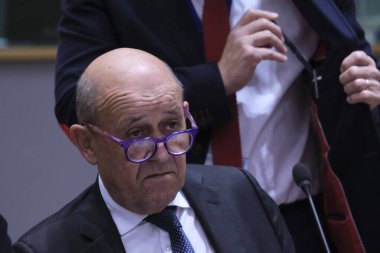 Brüksel, Belçika. 21 Eylül 2020. Fransa Dışişleri Bakanı Jean-Yves Le Drian, AB dışişleri bakanlarının Avrupa Konseyi binasındaki toplantısına katılmak üzere geldi