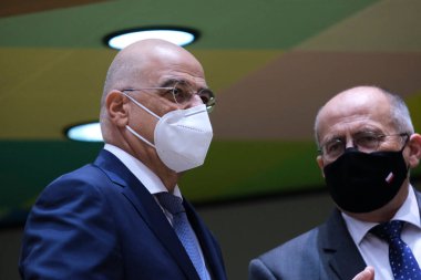 Brüksel, Belçika. 21 Eylül 2020. Yunanistan Dışişleri Bakanları Nikos Dendias, AB dışişleri bakanlarının Avrupa Konseyi binasına yaptıkları toplantıya katılmak üzere geldi