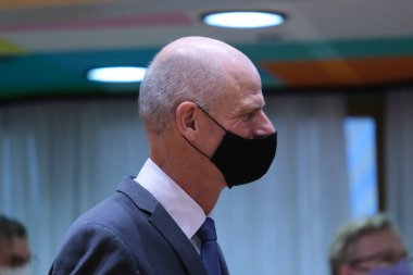 Brüksel, Belçika. 21 Eylül 2020. Hollanda Dışişleri Bakanı Stef Blok, AB dışişleri bakanlarının Avrupa Konseyi binasına yaptıkları toplantıya katılmak üzere geldi
