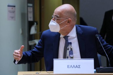 Brüksel, Belçika. 21 Eylül 2020. Yunanistan Dışişleri Bakanları Nikos Dendias, AB dışişleri bakanlarının Avrupa Konseyi binasına yaptıkları toplantıya katılmak üzere geldi