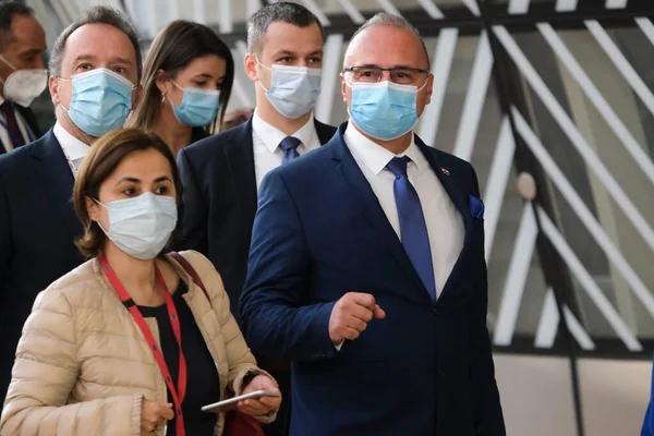 Brüksel, Belçika. 21 Eylül 2020. Hırvatistan Dışişleri ve Avrupa İşleri Bakanı Gordan Grliç-Radman, AB dışişleri bakanlarının Avrupa Konseyi binasına yaptıkları toplantıya katılmak üzere geldi.