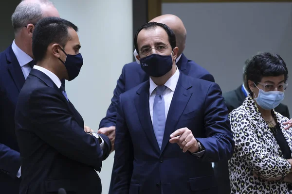 Brüksel, Belçika. 21 Eylül 2020. İtalya Dışişleri Bakanı Luigi Di Maio, AB dışişleri bakanlarının Avrupa Konseyi binasındaki toplantısına katılmak üzere geldi.