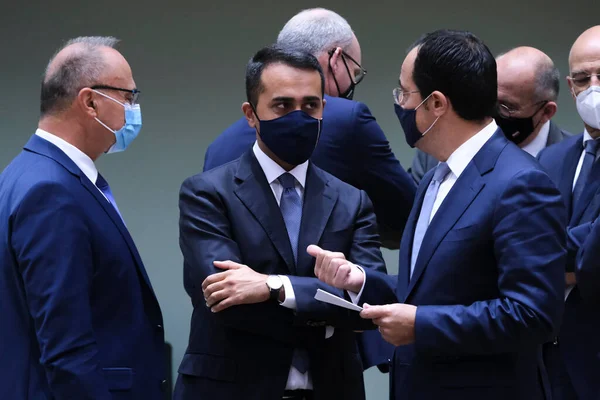 Brüksel, Belçika. 21 Eylül 2020. İtalya Dışişleri Bakanı Luigi Di Maio, AB dışişleri bakanlarının Avrupa Konseyi binasındaki toplantısına katılmak üzere geldi.