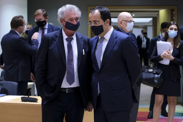 Brüksel, Belçika. 21 Eylül 2020. Lüksemburg Dışişleri Bakanı Jean Asselborn, AB dışişleri bakanlarının Avrupa Konseyi binasına yaptıkları toplantıya katılmak üzere geldi