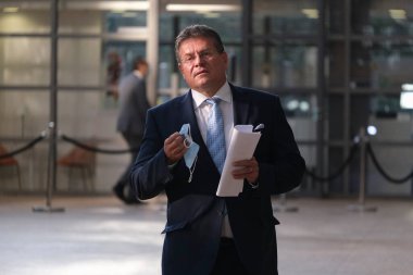 Brüksel, Belçika. 22 Eylül 2020. AB Komiseri Maros Sefcoviç bir Avrupa Genel İşler Konseyi 'ne katılmak üzere geldi.