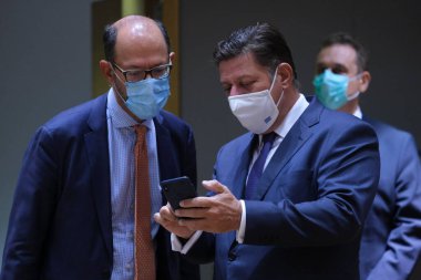 Brüksel, Belçika. 22 Eylül 2020. Alternatif Dışişleri Bakanı Miltiadis Varvitsiotis bir Avrupa Genel İşler Konseyi 'ne katılmak üzere geldi.