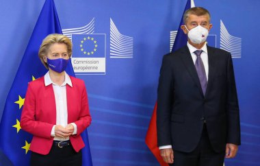 Polonya Başbakanı Mateusz Morawiecki, Macaristan Başbakanı Viktor Orban, Çek Cumhuriyeti Başbakanı Andrej Babi AB Komisyonu Başkanı Ursula von der Leyen ile 24 Eylül 2020 'de Brüksel' de bir araya geldiler.