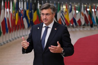 Hırvatistan Başbakanı Andrej Plenkoviç, koronavirüs salgınından (COVID-19) bu yana Brüksel, Belçika 'da gerçekleşen ilk yüz yüze AB zirvesine geldi.. 