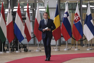 Fransa Cumhurbaşkanı Emmanuel Macron, koronavirüs salgınından (COVID-19) bu yana Belçika 'nın başkenti Brüksel' de gerçekleşen ilk AB zirvesine 17 Temmuz 2020 'de geldi..