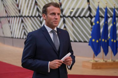 Fransa Cumhurbaşkanı Emmanuel Macron, koronavirüs salgınından (COVID-19) bu yana Belçika 'nın başkenti Brüksel' de gerçekleşen ilk AB zirvesine 17 Temmuz 2020 'de geldi..