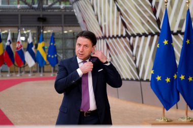 İtalya Başbakanı Giuseppe Conte, koronavirüs salgınından (COVID-19) bu yana Brüksel, Belçika 'da gerçekleşen ilk yüz yüze AB zirvesine geldi..
