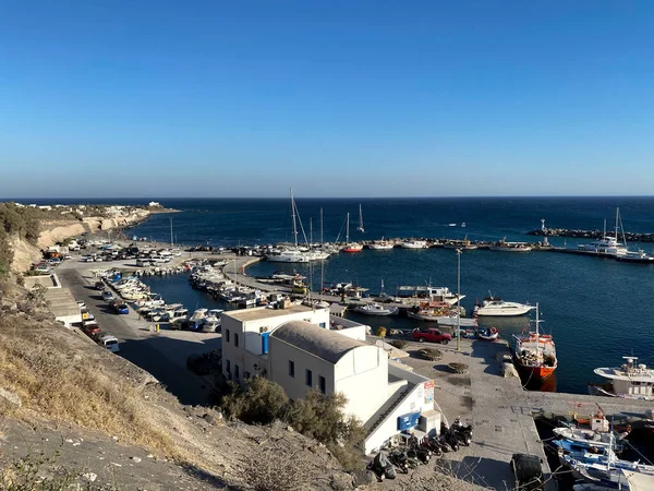 Ağustos 2020 Yunanistan Santorini Adası Ndaki Vlichada Köyündeki Yat Gemiler — Stok fotoğraf