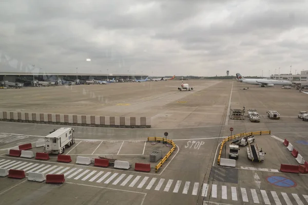 Flugzeuge Auf Dem Vorfeld Des Internationalen Flughafens Von Brüssel Zaventem — Stockfoto