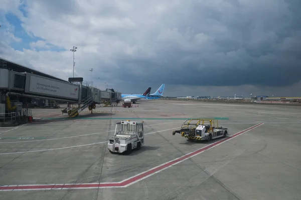 Temmuz 2020 Zaventem Brüksel Uluslararası Havaalanının Önlüğünde Görülen Uçaklar — Stok fotoğraf