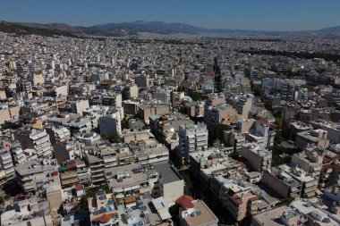 Atina şehrinin 29 Ağustos 2020 'de Yunanistan' daki yüksek nüfuslu bölgeleri gösteren yüksek bir görüntüsü