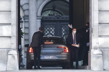 Brüksel, Belçika. 30 Eylül 2020. Maliye Bakanı Alexander De Croo ve Sosyalist Parti Başkanı Paul Magnette, Belçika Kralı Philippe ile görüşmeden önce Kraliyet Sarayı 'na geldiler..