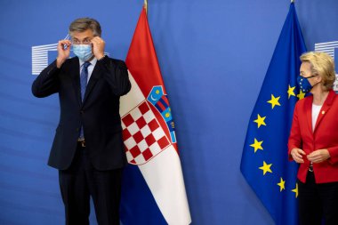 Avrupa Komisyonu Başkanı Ursula von der Leyen ve Hırvatistan Başbakanı Andrej Plenkoviç, 1 Ekim 2020 Perşembe günü Brüksel 'deki AB genel merkezinde gerçekleşen görüşme öncesinde bir araya geldiler..