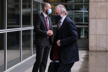 Brüksel, Belçika. 2 Ekim 2020. İngiliz diplomat Sir Timothy Earle Barrow, Avrupa Komisyonu 'nun İngiltere ile İlişkilerden Sorumlu Görev Gücü Başkanı Michel Barnier ile Avrupa Komisyonu' nda bir araya geldi..