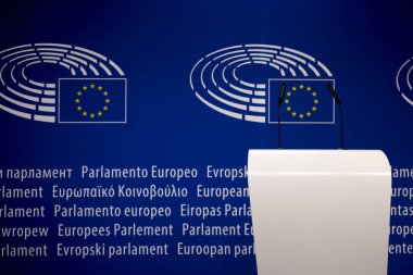 Brüksel, Belçika. 2 Ekim 2020. Bir basın kürsüsü Avrupa Parlamentosu Müzesi 'nde bir stand