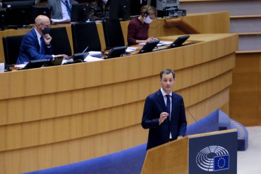 Başbakan Alexander De Croo, Belçika Parlamentosu 'nun 2 Ekim 2020' de Brüksel, Belçika 'da gerçekleştirilen koronavirüs güvenlik kurallarına uymak amacıyla AB Parlamentosu' nda düzenlenen genel kurul toplantısına katıldı..