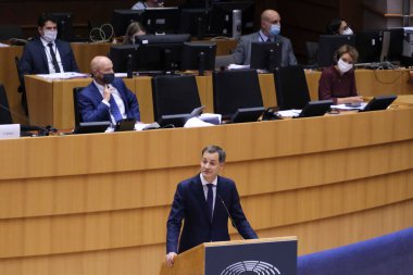 Başbakan Alexander De Croo, Belçika Parlamentosu 'nun 2 Ekim 2020' de Brüksel, Belçika 'da gerçekleştirilen koronavirüs güvenlik kurallarına uymak amacıyla AB Parlamentosu' nda düzenlenen genel kurul toplantısına katıldı..