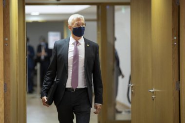 Letonya Başbakanı Krisjanis, Avrupa Birliği (AB) özel zirvesinin ikinci günü için 2 Ekim 2020 'de Brüksel, Belçika' ya geldi.. 