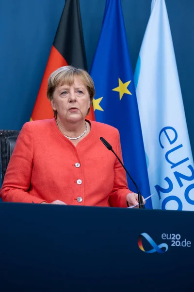 Канцлер Німеччини Ангела Меркель Дає Прессе Результати Спеціального Саміту Європейського — стокове фото