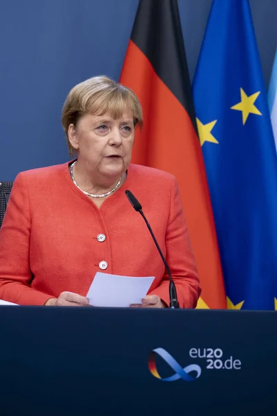 Канцлер Німеччини Ангела Меркель Дає Прессе Результати Спеціального Саміту Європейського — стокове фото