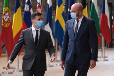 Brüksel, Belçika. 6 Ekim 2020. Ukrayna Cumhurbaşkanı Volodymyr Zelensky Avrupa Konseyi 'nde yapılacak AB-Ukrayna Zirvesi öncesinde AB Konseyi Başkanı Charles Michel tarafından karşılandı.