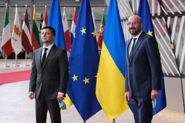 Brüksel, Belçika. 6 Ekim 2020. Ukrayna Cumhurbaşkanı Volodymyr Zelensky Avrupa Konseyi 'nde yapılacak AB-Ukrayna Zirvesi öncesinde AB Konseyi Başkanı Charles Michel tarafından karşılandı.