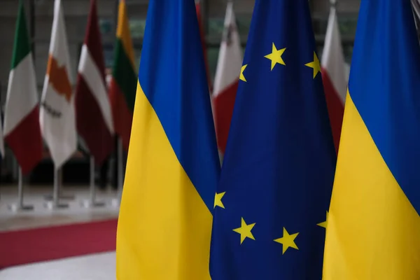 Брюссель Бельгія Жовтня Ukrainian Flag Council Building Ukraine Summit — стокове фото