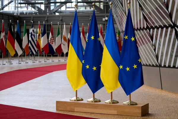 Брюссель Бельгія Жовтня Ukrainian Flag Council Building Ukraine Summit — стокове фото