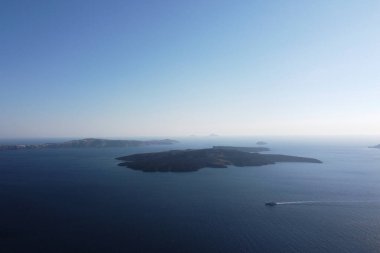 15 Ağustos 2020 'de Fira' dan Nea Kameni Volkanik Adası manzarası