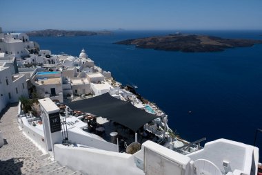 15 Ağustos 2020 'de Yunanistan' ın Santorini adasındaki Fyra kasabasının manzarası