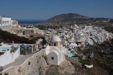 15 Ağustos 2020 'de Yunanistan' ın Santorini adasındaki Fyra kasabasının manzarası
