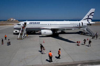Ege Havayolları Airbus A320, 19 Ağustos 2020 'de Yunanistan' ın Santorini Uluslararası Havaalanı 'nda