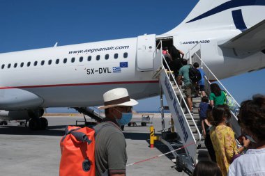 Ege Havayolları Airbus A320, 19 Ağustos 2020 'de Yunanistan' ın Santorini Uluslararası Havaalanı 'nda