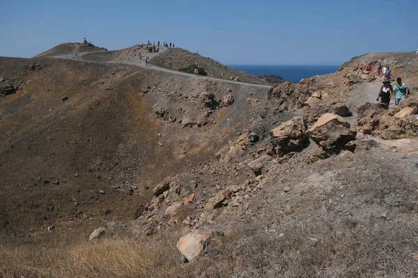 Mensen Lopen Augustus 2020 Het Vulkaanpark Nea Kameni Griekenland — Stockfoto