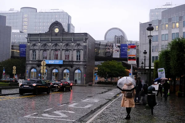 Las Personas Protegen Con Sombrillas Durante Las Fuertes Lluvias Bruselas — Foto de Stock