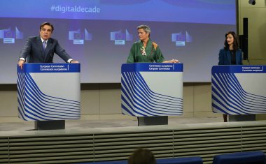 AB Komisyon Üyesi Mariya Gabriel 30 Eylül 2020 'de Belçika' nın Brüksel kentindeki Avrupa araştırma alanı olan dijital eğitim eylem planı hakkında basın toplantısı düzenledi..