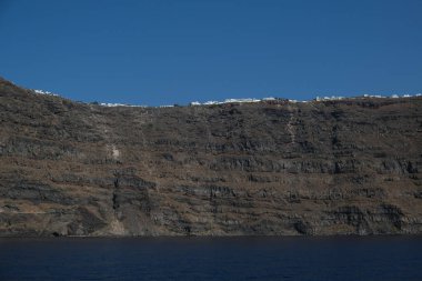 16 Ağustos 2020 'de Yunanistan' ın Santorini adasındaki Volkanik Kaya manzarası